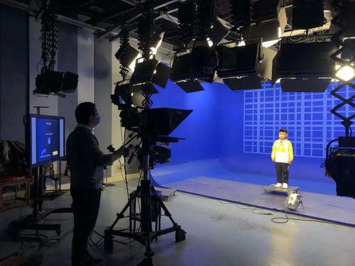 主播姿伶与闪亮小主播 有爱互动绘就广电节目温情画面